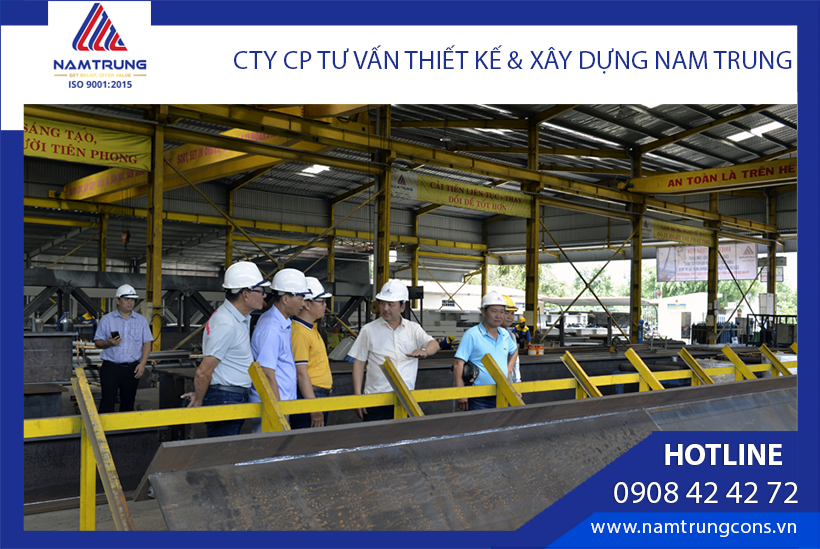 Ba Ria Vung Tau 중소기업 협회 및 기업이 Namtrung Steel Structure Factory를 방문했습니다. 6 Chủ tịch hiệp hội SME BRVT Phạm Văn Triêm (thứ 3 từ phải qua) cùng các lãnh đạo doanh nghiệp